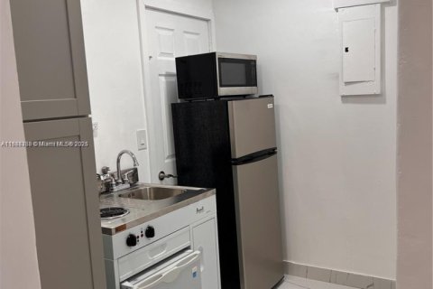 Commercial property in Miami, Florida 1 bedroom, 52.03 sq.m. № 1942296 - photo 7