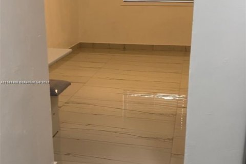 Commercial property in Miami, Florida 1 bedroom, 52.03 sq.m. № 1942296 - photo 6