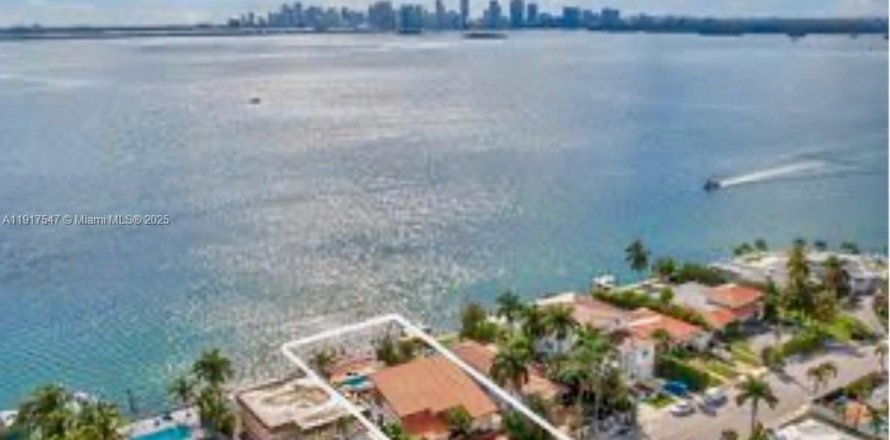 Casa en North Bay Village, Florida 4 dormitorios, 393.16 m2 № 2076832