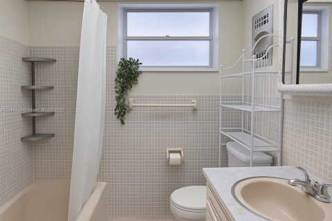 Condo in Hallandale Beach, Florida, 1 bedroom  № 1949142 - photo 6