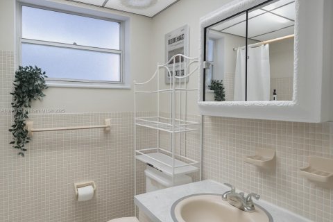 Condo in Hallandale Beach, Florida, 1 bedroom  № 1949142 - photo 5