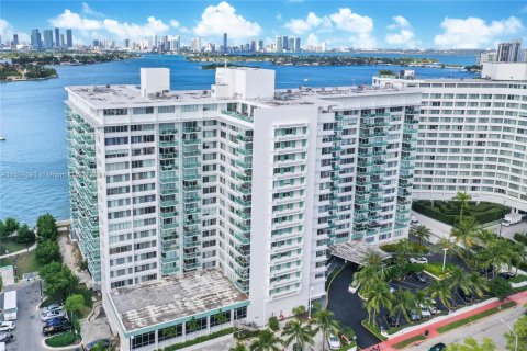 Condo in Miami Beach, Florida, 1 bedroom  № 1860853 - photo 2