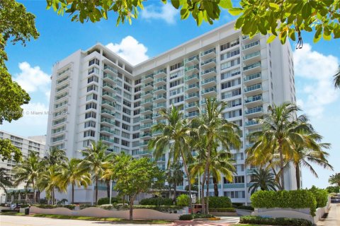 Condo in Miami Beach, Florida, 1 bedroom  № 1860853 - photo 14