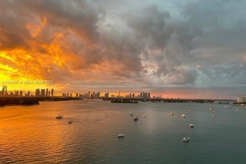 Condo in Miami Beach, Florida, 1 bedroom  № 1860853 - photo 24