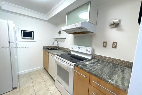 Condo in Miami Beach, Florida, 1 bedroom  № 1860853 - photo 7