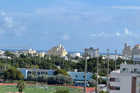 Condo in Miami Beach, Florida, 1 bedroom  № 1860853 - photo 5