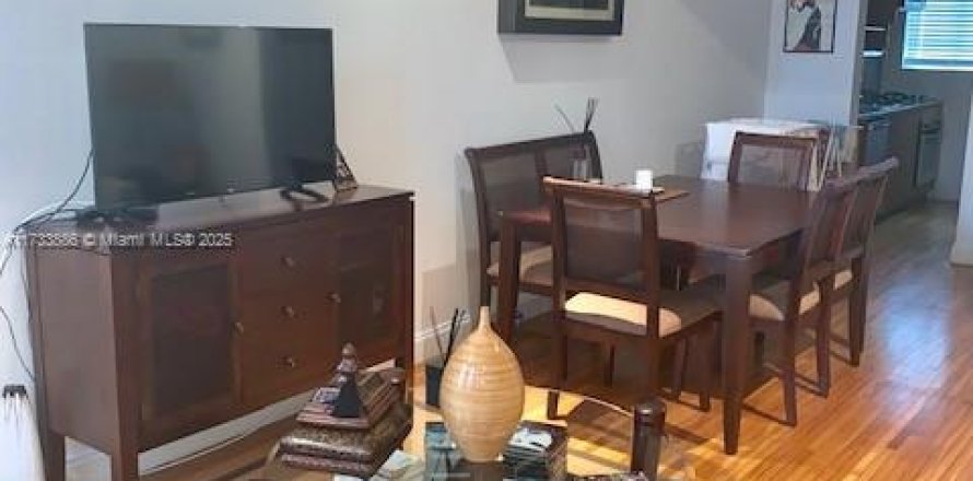 Condominio en Miami Beach, Florida, 1 dormitorio  № 2035325