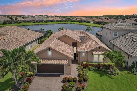 House in Bradenton, Florida 3 bedrooms, 240.62 sq.m. № 1876100 - photo 1