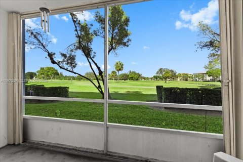 Copropriété à vendre à Pembroke Pines, Floride: 2 chambres, 102.19 m2 № 2030882 - photo 21
