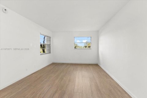 Copropriété à vendre à Pembroke Pines, Floride: 2 chambres, 102.19 m2 № 2030882 - photo 11