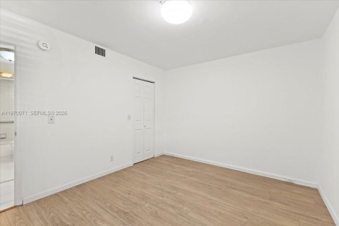 Copropriété à vendre à Pembroke Pines, Floride: 2 chambres, 102.19 m2 № 2030882 - photo 17