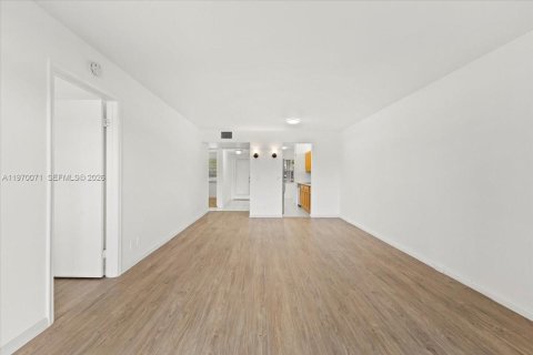 Copropriété à vendre à Pembroke Pines, Floride: 2 chambres, 102.19 m2 № 2030882 - photo 10