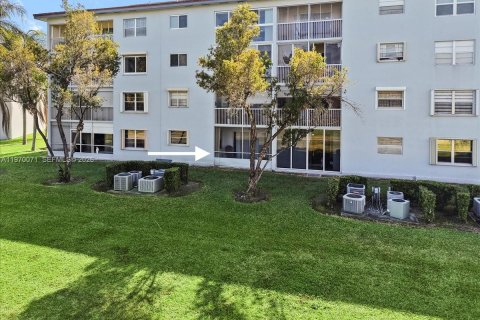 Copropriété à vendre à Pembroke Pines, Floride: 2 chambres, 102.19 m2 № 2030882 - photo 22