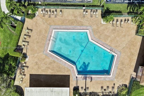 Copropriété à vendre à Pembroke Pines, Floride: 2 chambres, 102.19 m2 № 2030882 - photo 24