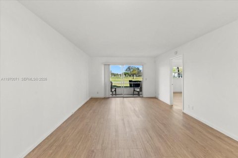 Copropriété à vendre à Pembroke Pines, Floride: 2 chambres, 102.19 m2 № 2030882 - photo 9