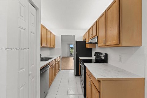 Copropriété à vendre à Pembroke Pines, Floride: 2 chambres, 102.19 m2 № 2030882 - photo 4