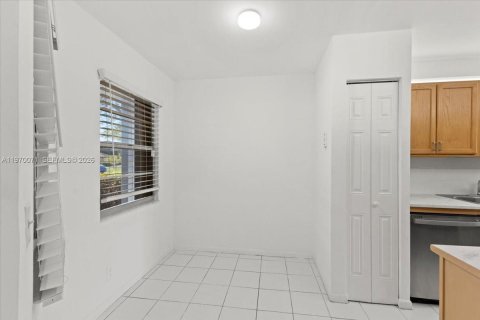 Copropriété à vendre à Pembroke Pines, Floride: 2 chambres, 102.19 m2 № 2030882 - photo 8