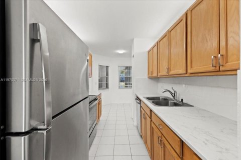 Copropriété à vendre à Pembroke Pines, Floride: 2 chambres, 102.19 m2 № 2030882 - photo 7