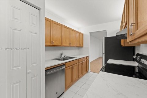 Copropriété à vendre à Pembroke Pines, Floride: 2 chambres, 102.19 m2 № 2030882 - photo 5