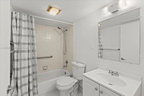 Copropriété à vendre à Pembroke Pines, Floride: 2 chambres, 102.19 m2 № 2030882 - photo 18