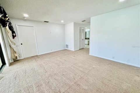 House in Plant City, Florida 4 bedrooms, 238.48 sq.m. № 2097196 - photo 27