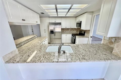 House in Plant City, Florida 4 bedrooms, 238.48 sq.m. № 2097196 - photo 19