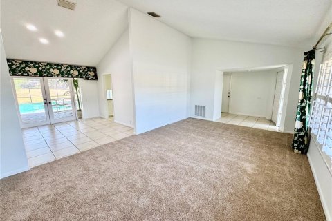 House in Plant City, Florida 4 bedrooms, 238.48 sq.m. № 2097196 - photo 22