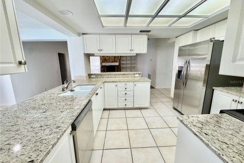 House in Plant City, Florida 4 bedrooms, 238.48 sq.m. № 2097196 - photo 18
