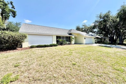 House in Plant City, Florida 4 bedrooms, 238.48 sq.m. № 2097196 - photo 2