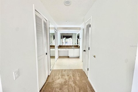 House in Plant City, Florida 4 bedrooms, 238.48 sq.m. № 2097196 - photo 30