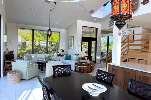 House in Englewood, Florida 3 bedrooms, 353.59 sq.m. № 2197220 - photo 4