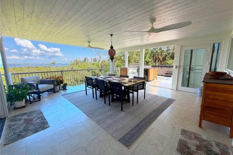 House in Englewood, Florida 3 bedrooms, 353.59 sq.m. № 2197220 - photo 18