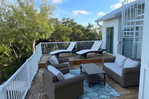 House in Englewood, Florida 3 bedrooms, 353.59 sq.m. № 2197220 - photo 20