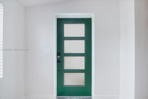 House in Hollywood, Florida 3 bedrooms, 83.43 sq.m. № 1985834 - photo 6