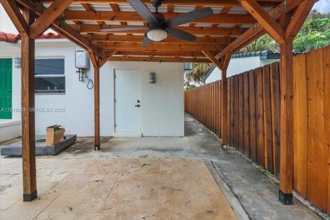 House in Hollywood, Florida 3 bedrooms, 83.43 sq.m. № 1985834 - photo 26
