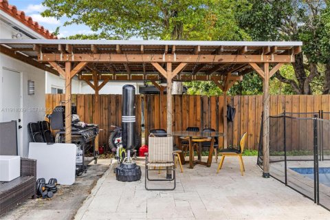 House in Hollywood, Florida 3 bedrooms, 83.43 sq.m. № 1985834 - photo 27