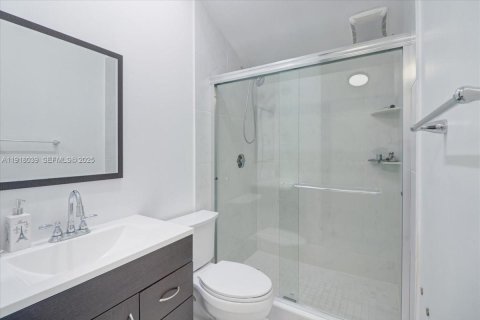 House in Hollywood, Florida 3 bedrooms, 83.43 sq.m. № 1985834 - photo 22