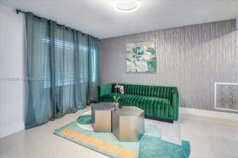 House in Hollywood, Florida 3 bedrooms, 83.43 sq.m. № 1985834 - photo 8