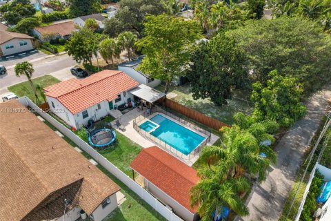 House in Hollywood, Florida 3 bedrooms, 83.43 sq.m. № 1985834 - photo 1