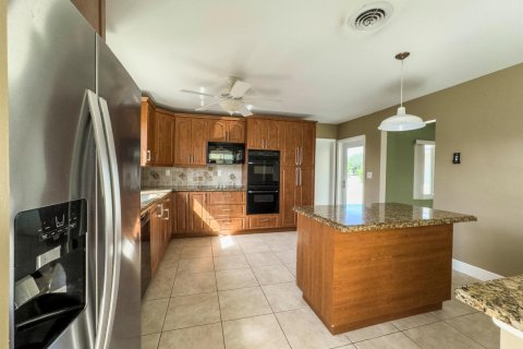 Villa ou maison à vendre à Hollywood, Floride: 3 chambres, 175.77 m2 № 2421414 - photo 5