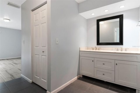 Condo in Clearwater, Florida, 1 bedroom  № 2230545 - photo 21