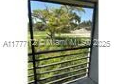 Copropriété à louer à Miami, Floride: 3 chambres, 104.52 m2 № 1713854 - photo 10