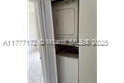 Copropriété à louer à Miami, Floride: 3 chambres, 104.52 m2 № 1713854 - photo 11