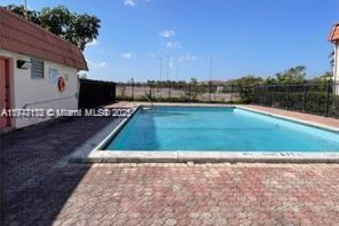 Copropriété à louer à Miami, Floride: 3 chambres, 104.52 m2 № 1713854 - photo 15