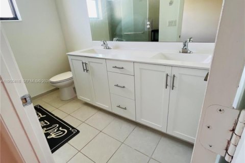 Снять в аренду таунхаус в Хомстед, Флорида 3 спальни, 173.91м2, № 2006131 - фото 5