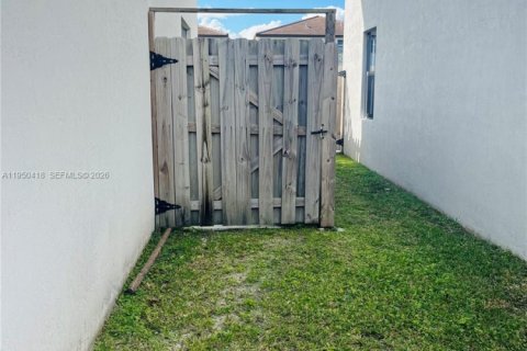 Снять в аренду таунхаус в Хомстед, Флорида 3 спальни, 173.91м2, № 2006131 - фото 10