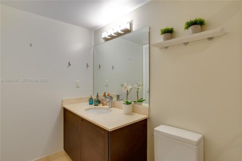 Condo in Sunny Isles Beach, Florida, 3 bedrooms  № 2068971 - photo 2