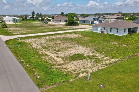 Купить земельный участок в Кейп-Корал, Флорида № 1962110 - фото 13