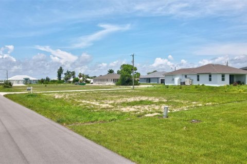 Купить земельный участок в Кейп-Корал, Флорида № 1962110 - фото 14