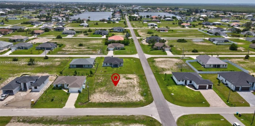 Земельный участок в Кейп-Корал, Флорида № 1962110